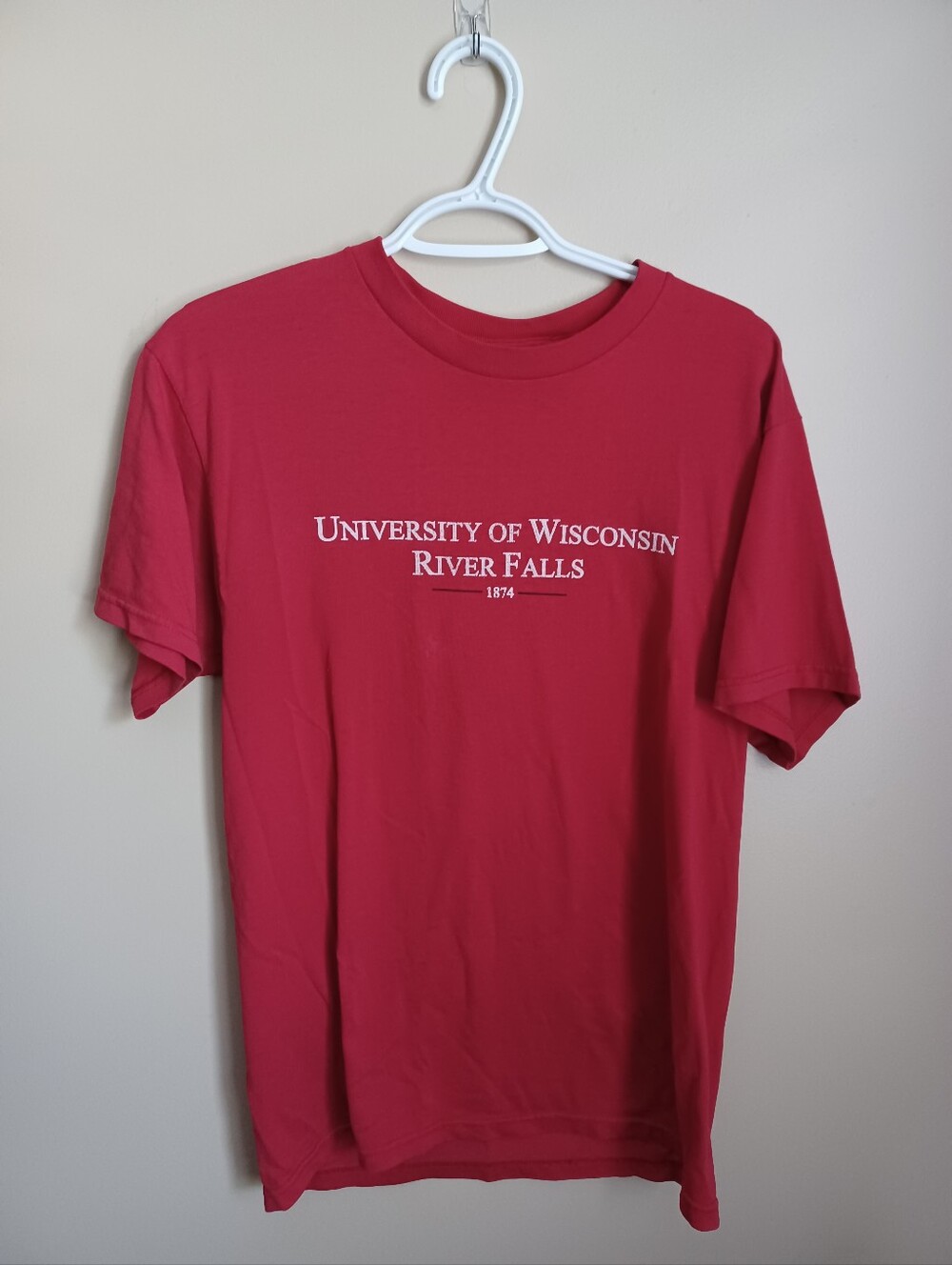 Women's Size M University Of Wisconsin River Falls Red Fruit Of The Loom T-Shirt